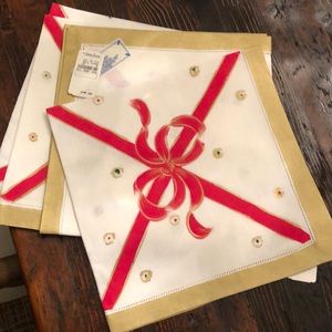 4 New Artist Peggy Walz napkins from Neiman Marcus